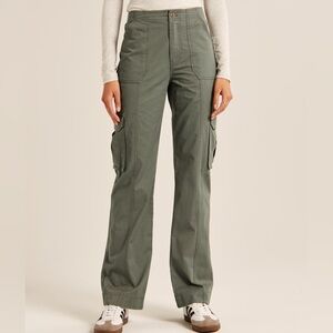 Abercrombie & Fitch Relaxed Cargo Pants Sz 33/16 worn twice, no show of wear.